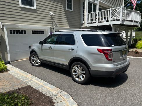 Used 2013 Ford Explorer XLT AWD/4WD image 6