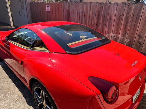 Used 2015 Ferrari California T image 2