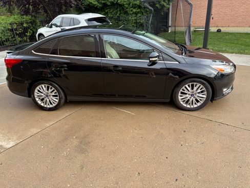 Used 2018 Ford Focus Titanium FWD image 4