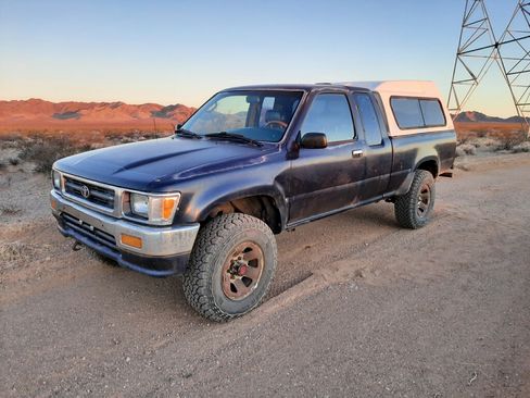 Used 1994 Toyota Pickup DX AWD/4WD image 1