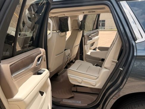 Used 2021 GMC Yukon Denali w/ Denali Premium Package RWD image 13