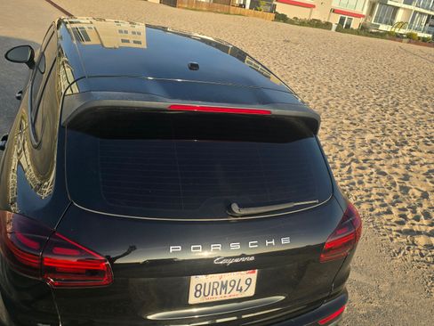 Used 2017 Porsche Cayenne Platinum Edition image 22