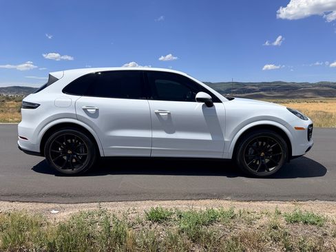 Used 2022 Porsche Cayenne E-Hybrid AWD/4WD image 4