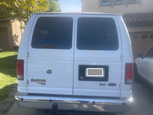 Used 2014 Ford E-350 and Econoline 350 XLT image 18