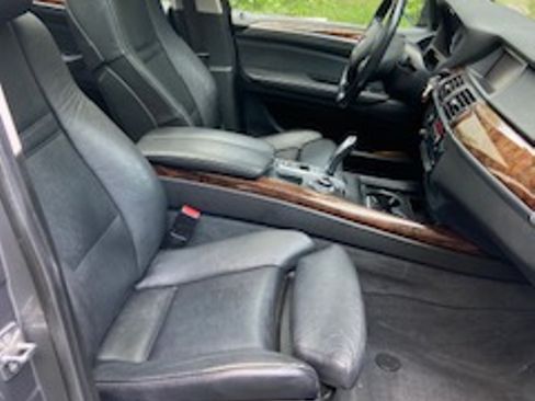 Used 2010 BMW X5 xDrive48i image 4