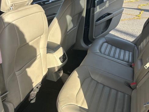 Used 2017 Ford Fusion SE image 20