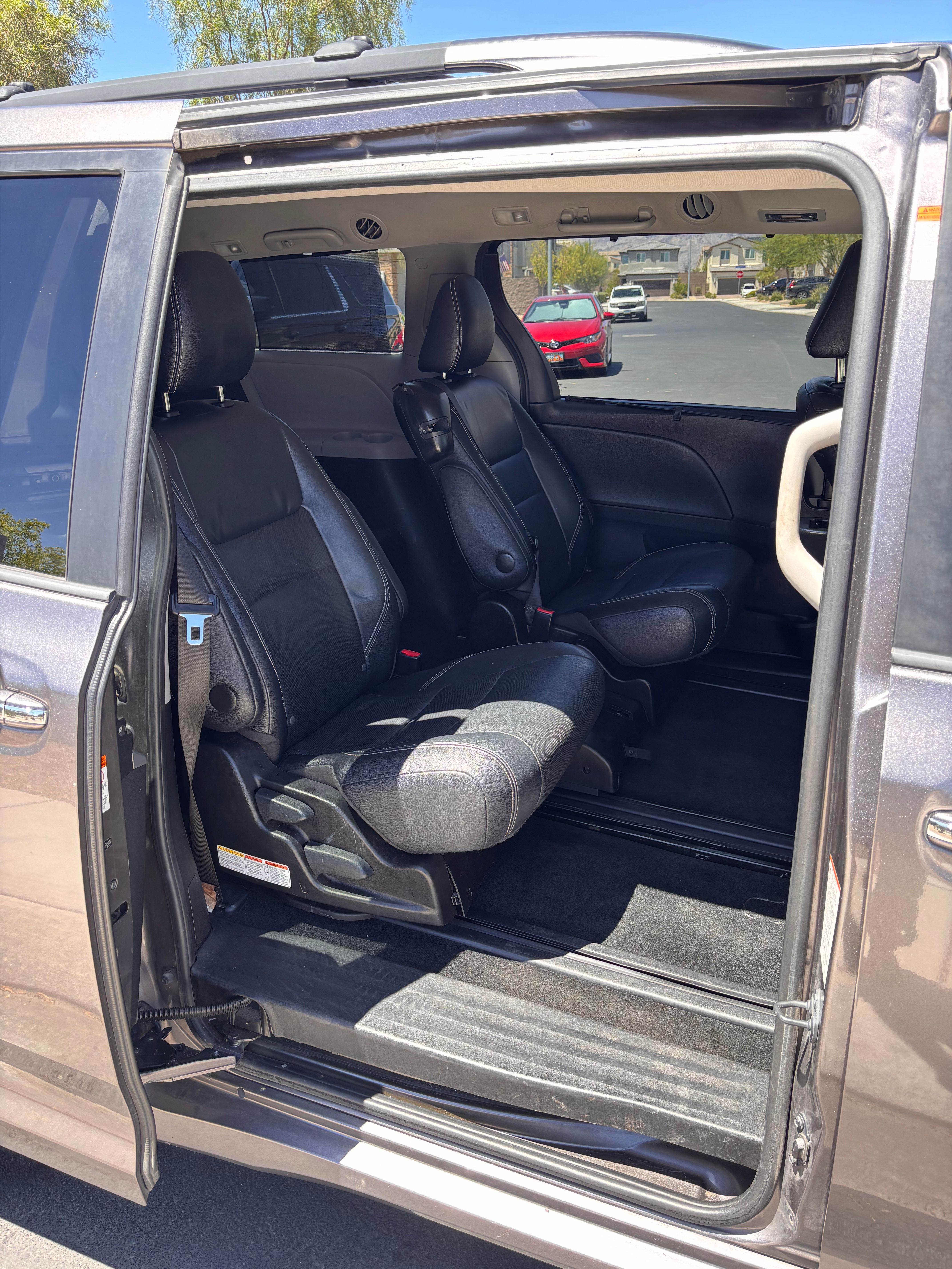 Used 2015 Toyota Sienna SE w/ SE Preferred Package FWD image 14