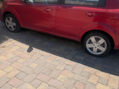 Used 2011 Chevrolet Aveo LT image 6