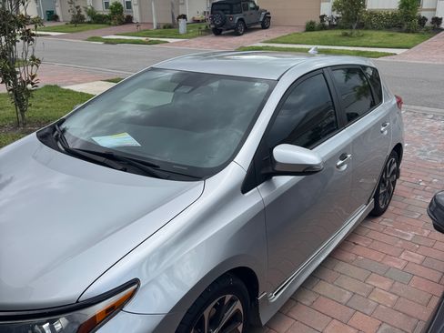 Used 2017 Toyota Corolla iM FWD image 6