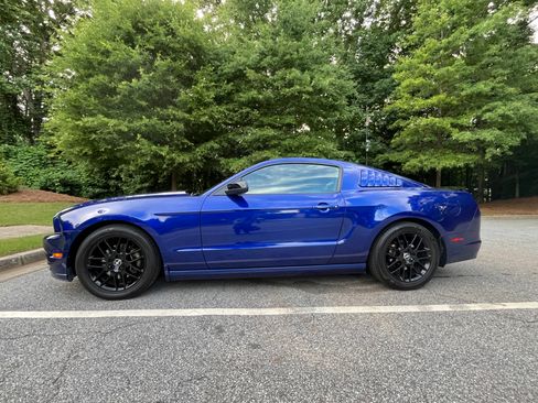 Used 2014 Ford Mustang Coupe w/ Equipment Group 102A RWD image 2