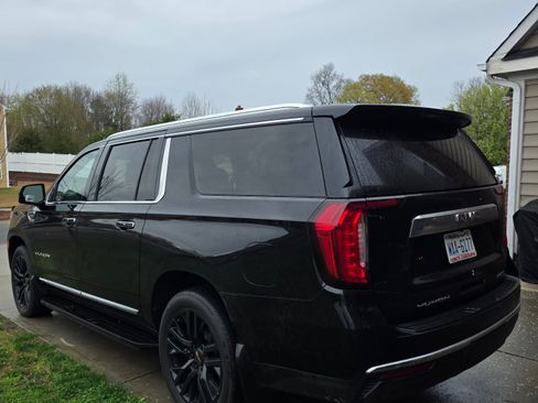 Used 2021 GMC Yukon XL SLT w/ SLT Luxury Package image 8