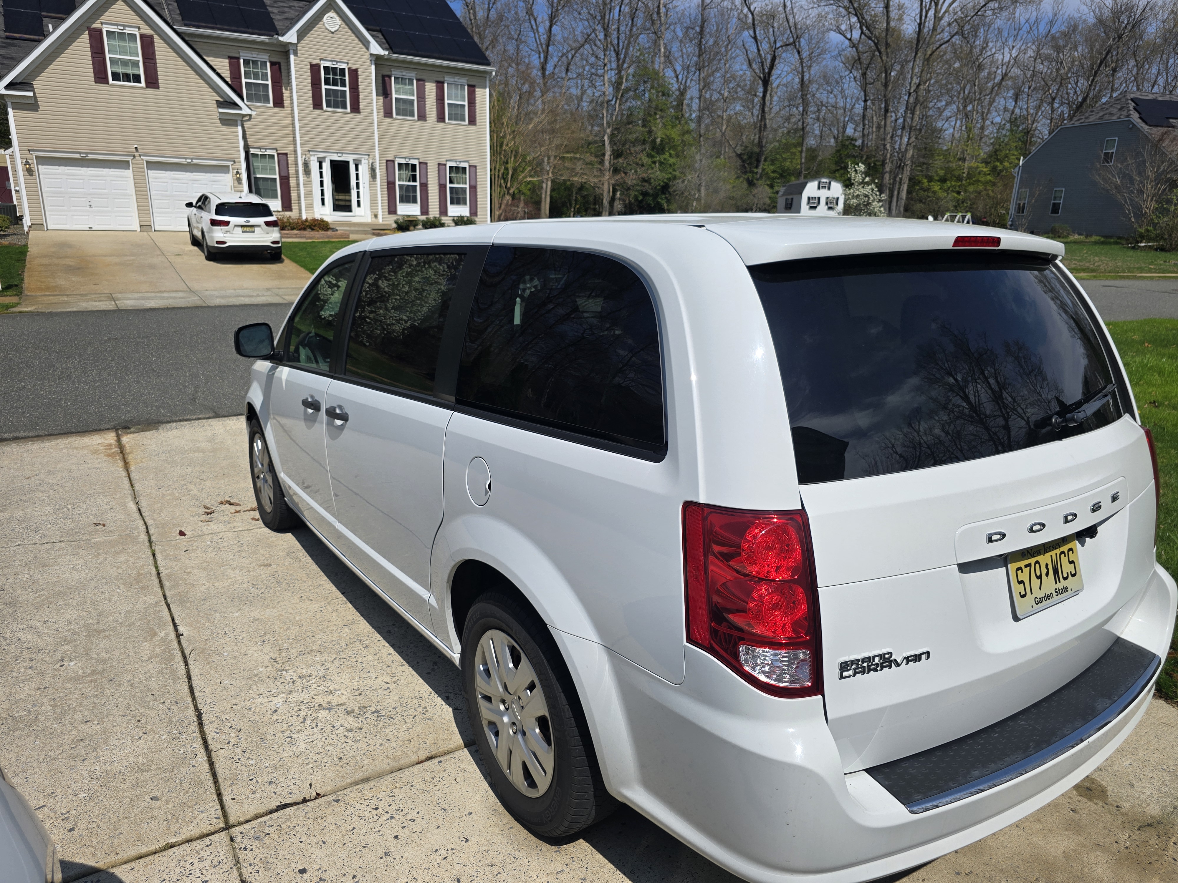 Used 2019 Dodge Grand Caravan SE FWD image 2