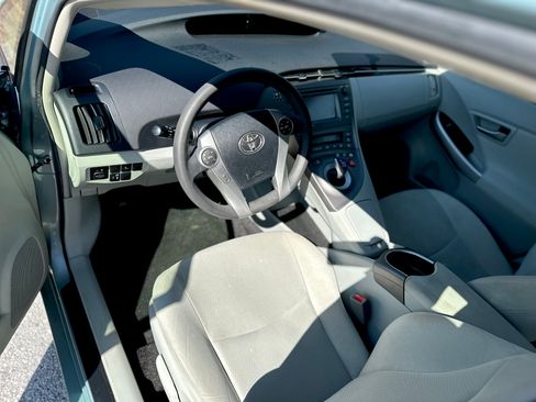 Used 2014 Toyota Prius Three image 11