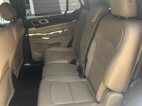 Used 2017 Ford Explorer Limited image 12