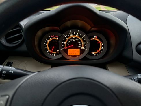 Used 2012 Toyota RAV4 FWD image 12