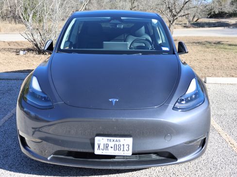 Used 2023 Tesla Model Y Long Range image 8