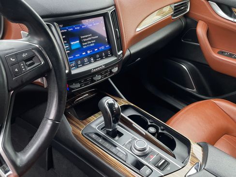 Used 2017 Maserati Levante image 20