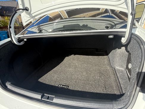 Used 2018 Volkswagen Passat 3.6 image 12