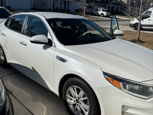 Used 2018 Kia Optima LX image 2