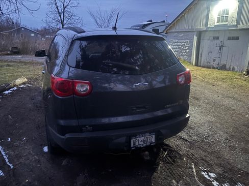 Used 2012 Chevrolet Traverse LT image 1