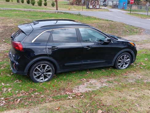 Used 2022 Kia Niro Touring Special Edition image 2