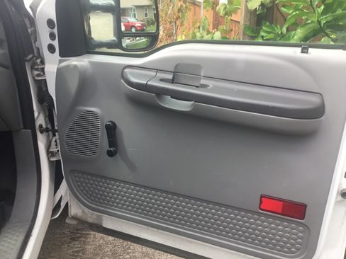 Used 2002 Ford F350 2WD Regular Cab Super Duty image 4