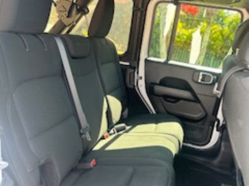 Used 2018 Jeep Wrangler Unlimited Sahara AWD/4WD image 12