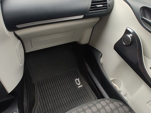 Used 2014 Scion iQ image 14