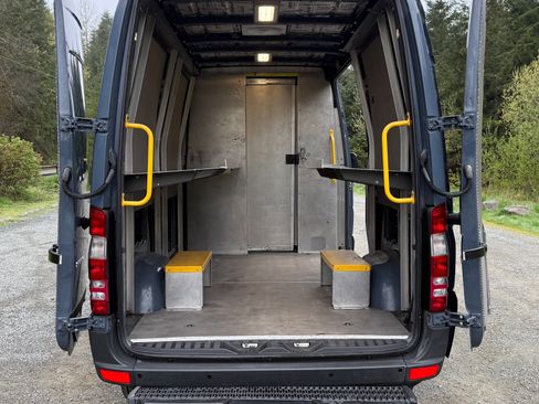 Used 2018 Mercedes-Benz Sprinter 2500 image 10