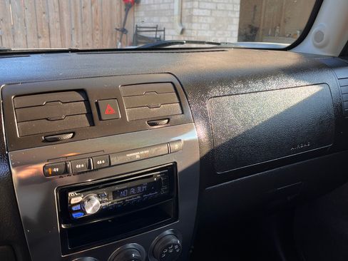 Used 2008 HUMMER H3 image 2