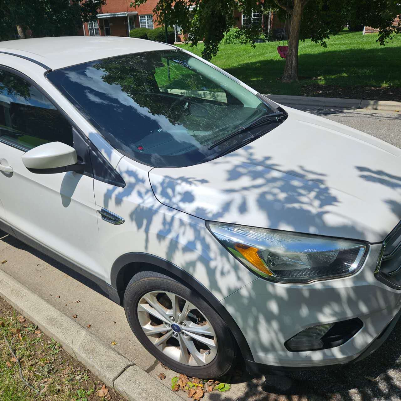 Used 2017 Ford Escape SE AWD/4WD image 1