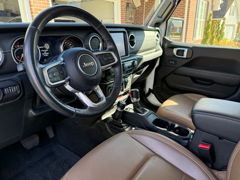 Used 2021 Jeep Gladiator Overland w/ Popular Equipment Package image 8