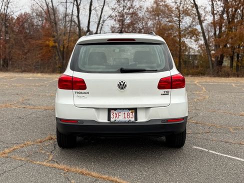 Used 2017 Volkswagen Tiguan S image 9