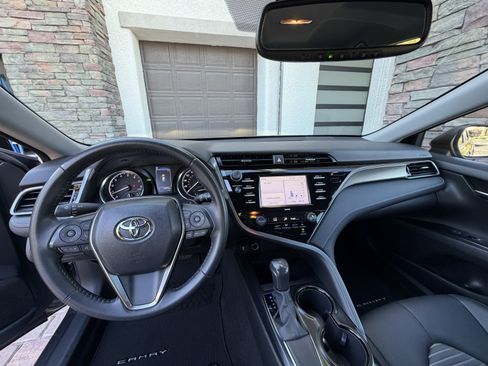 Used 2020 Toyota Camry SE image 10