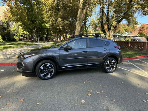 Used 2024 Subaru Crosstrek 2.5i Limited w/ Crosstrek Mirror Package image 13