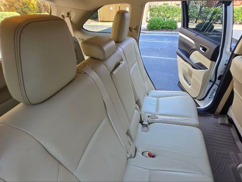 Used 2018 Toyota Highlander XLE image 19