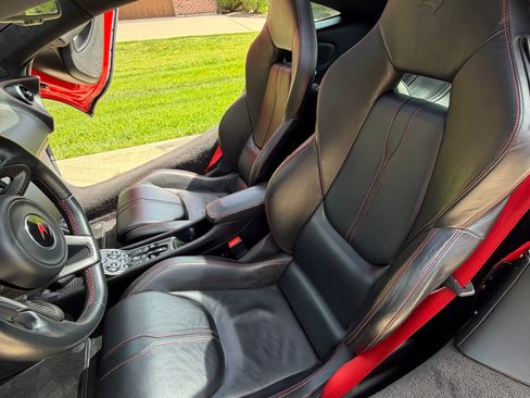 Used 2017 McLaren 570S RWD image 8