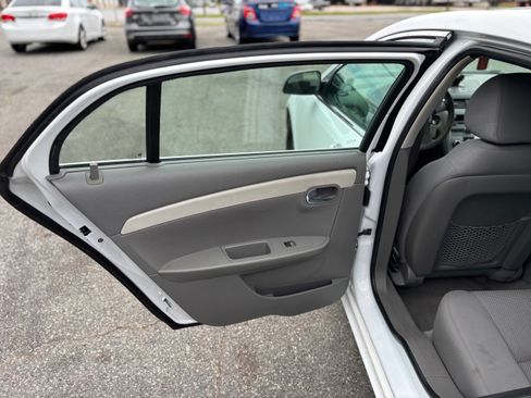 Used 2010 Chevrolet Malibu LS FWD image 11
