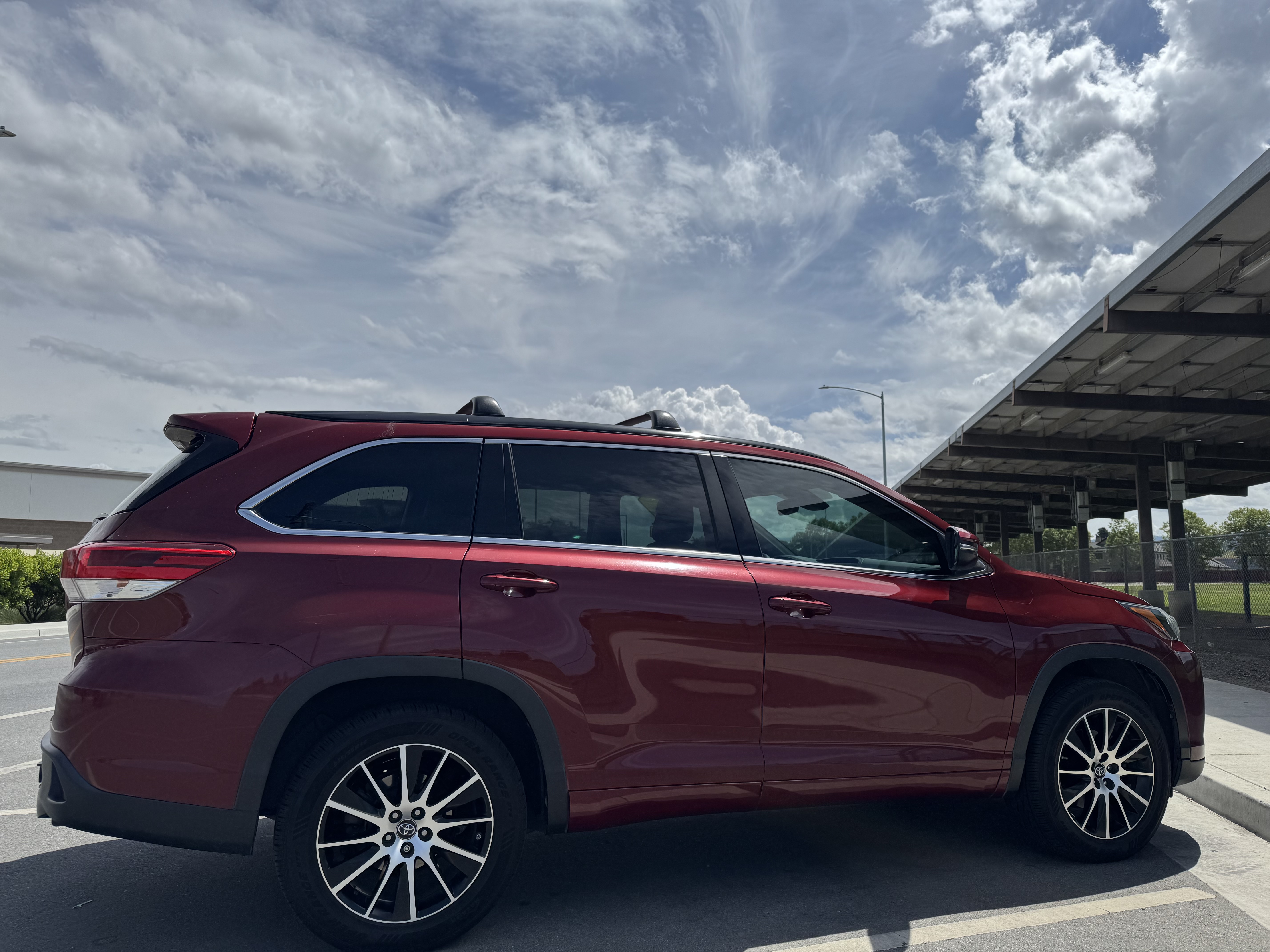 Used 2017 Toyota Highlander SE FWD image 6