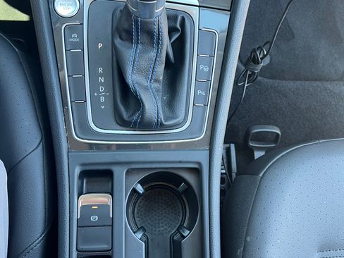 Used 2019 Volkswagen e-Golf SEL Premium image 13