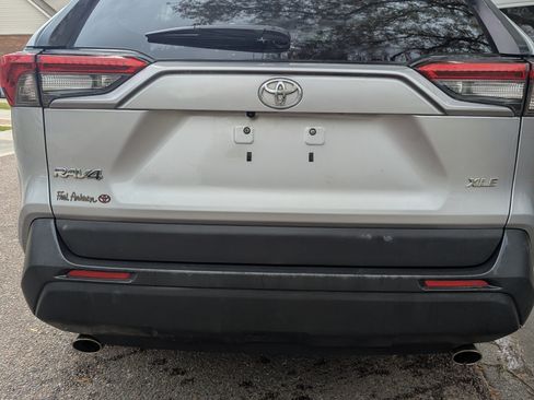 Used 2020 Toyota RAV4 XLE w/ Convenience Package image 6