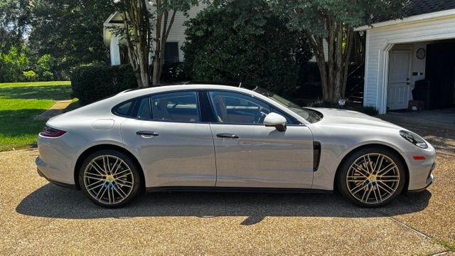 Used 2019 Porsche Panamera image 2