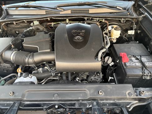 Used 2023 Toyota Tacoma Limited image 10