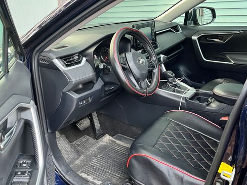 Used 2020 Toyota RAV4 XLE w/ All Weather Liner Package image 5