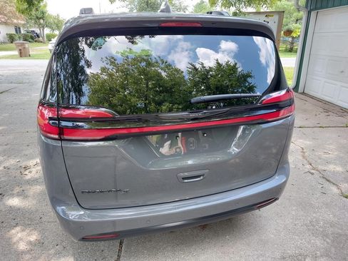 Used 2021 Chrysler Pacifica Touring w/ S Appearance Package image 10