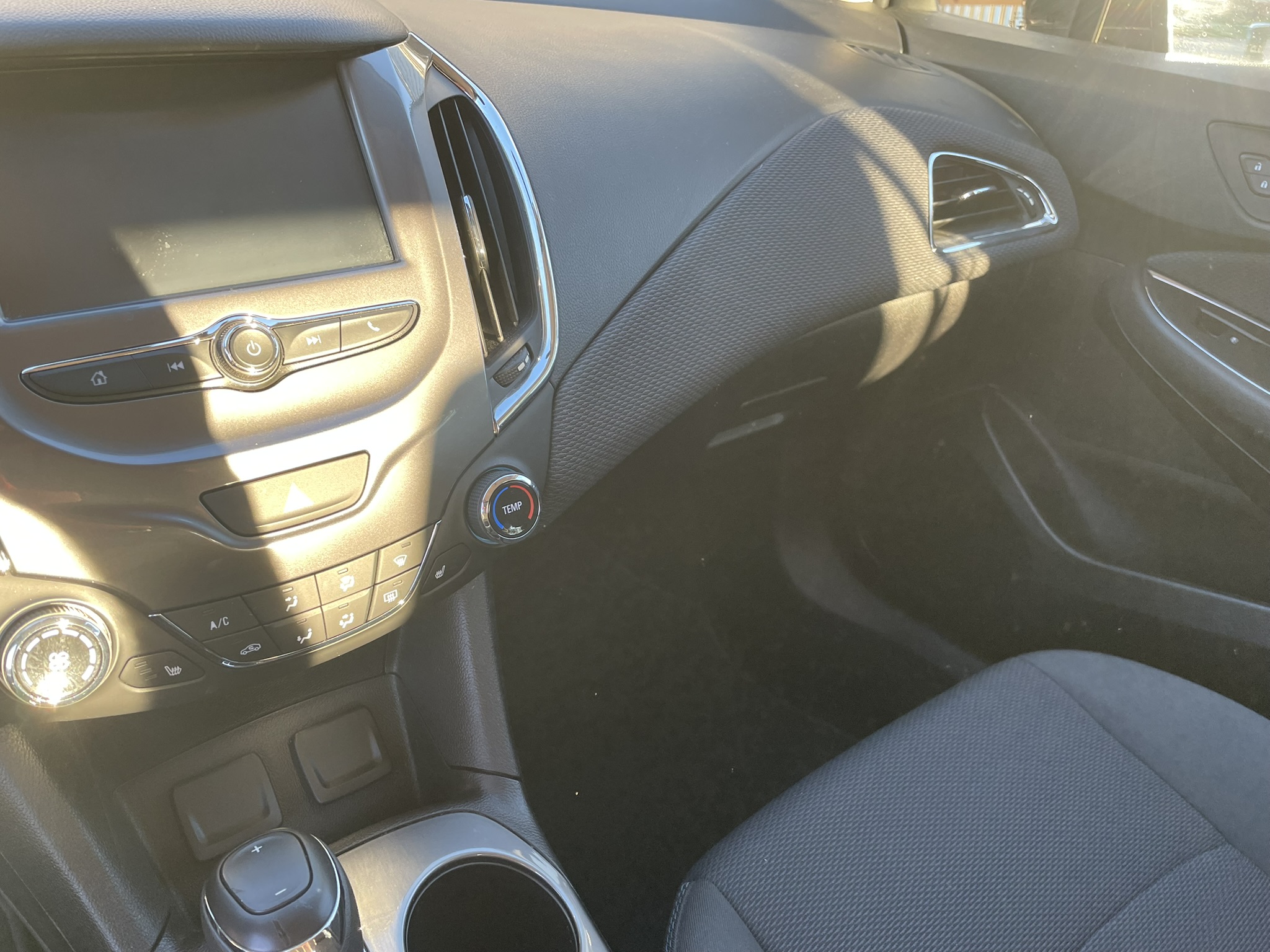 Used 2017 Chevrolet Cruze LT w/ Convenience Package FWD image 12