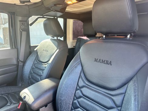 Used 2016 Jeep Wrangler Unlimited Sport w/ Connectivity Group image 18