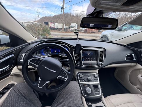 Used 2016 Chrysler 200 C image 10