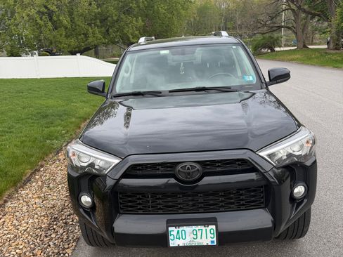 Used 2016 Toyota 4Runner 4WD image 2