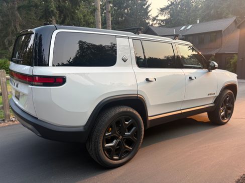 Used 2022 Rivian R1S Launch Edition AWD/4WD image 11